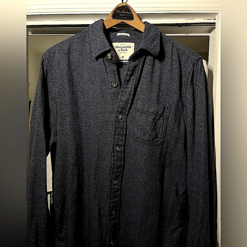 ABERCROMBIE Speckled Navy Muscle Button Down